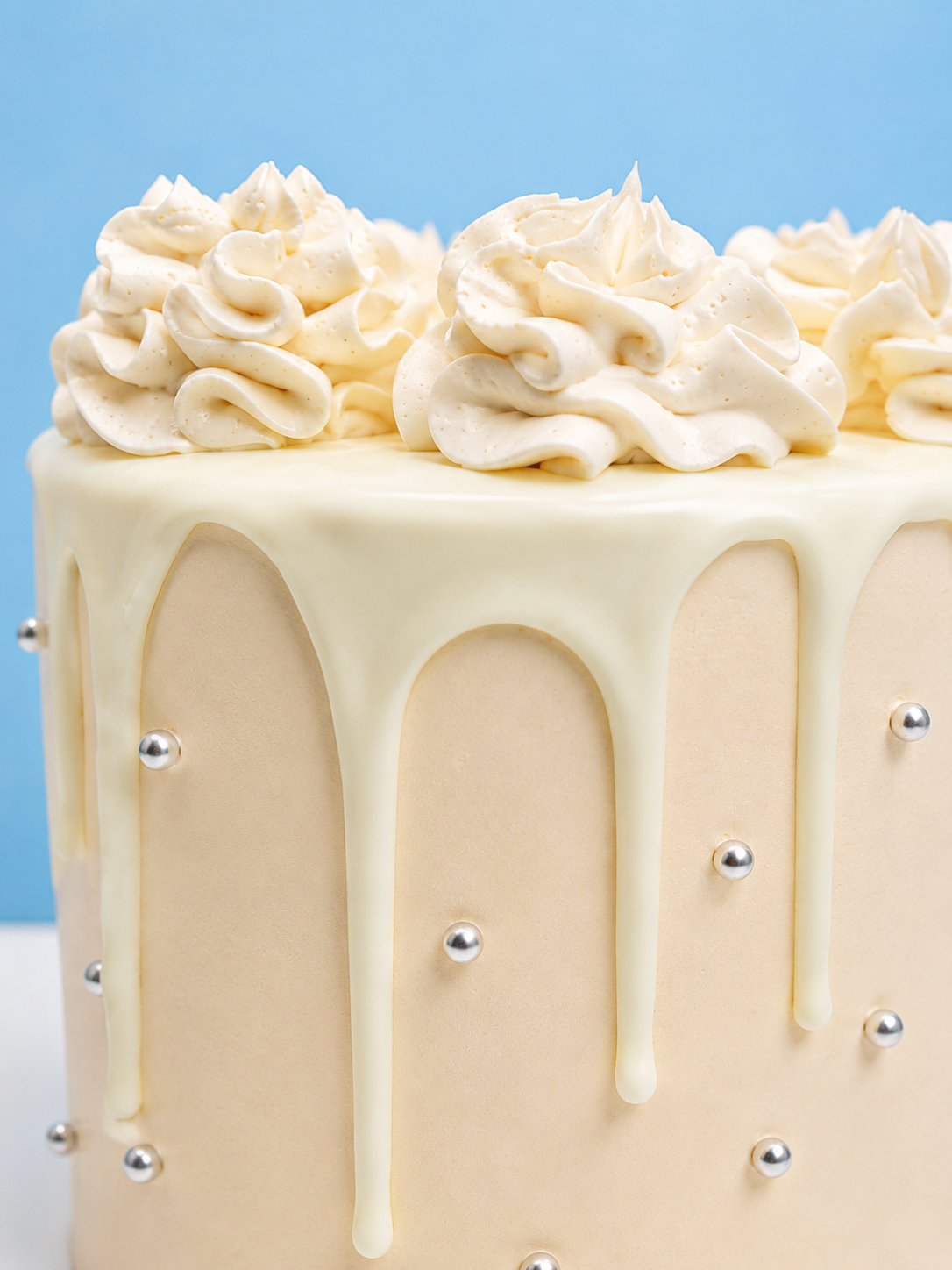 White drip cake
